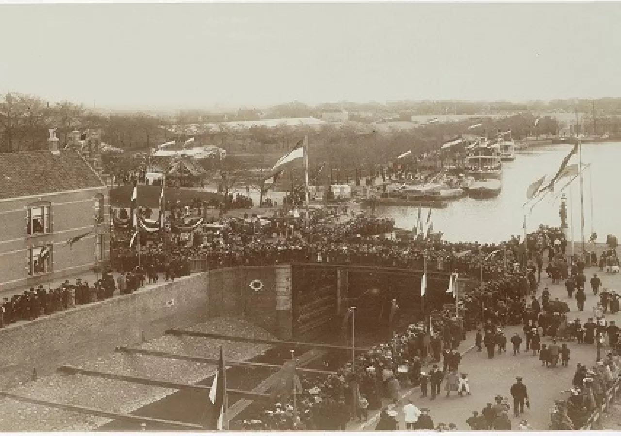 Vernieuwen Wilhelminasluis en Beatrixbrug