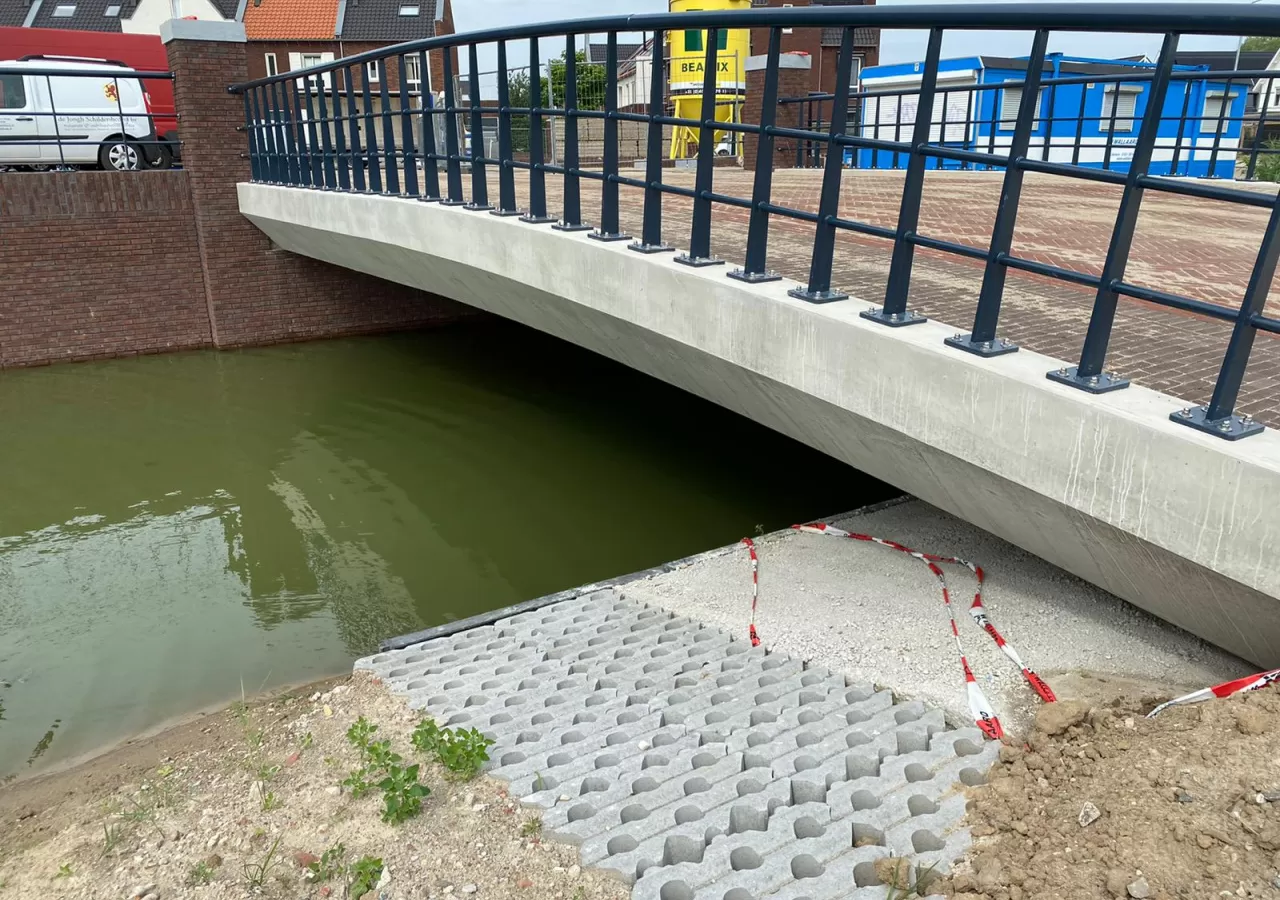 Brug Meteren staat er weer goed beschermd bij!