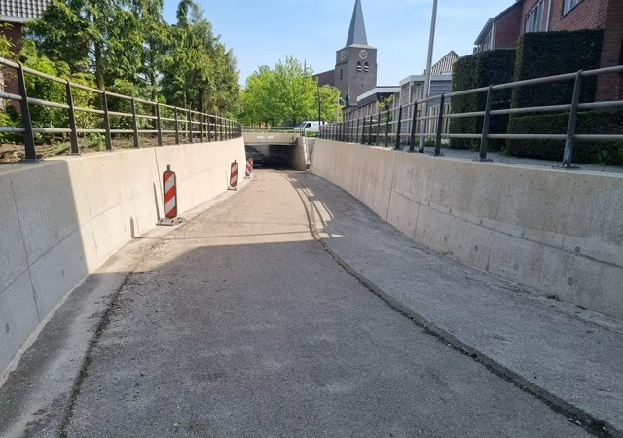 Fietstunnel weer gereinigd!