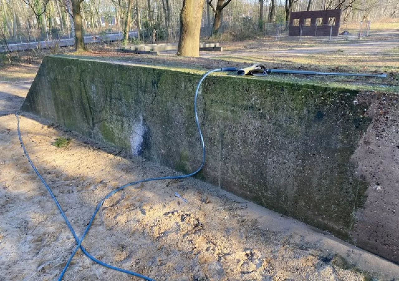 Stormbaan gereinigd en beschermd.